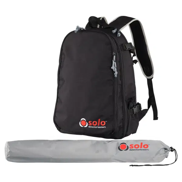 SOLO611-001 Urban Rucksack mit verstellbaren Fächern, Laptopfach und Getränkehalter, gepolstert für Komfort, inklusive Solo 612 Stangentasche.
